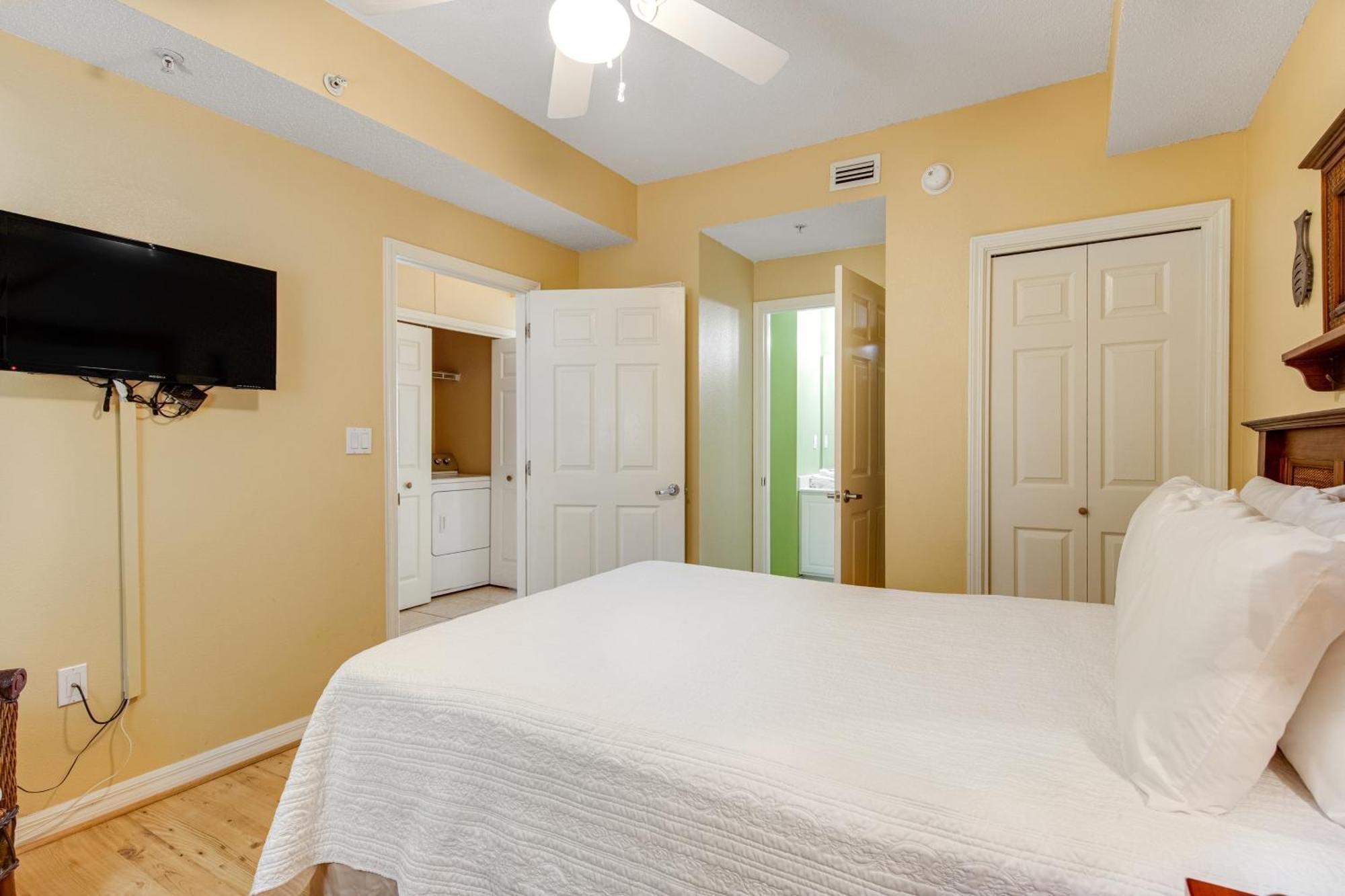 Summerwind West Navarre Room photo