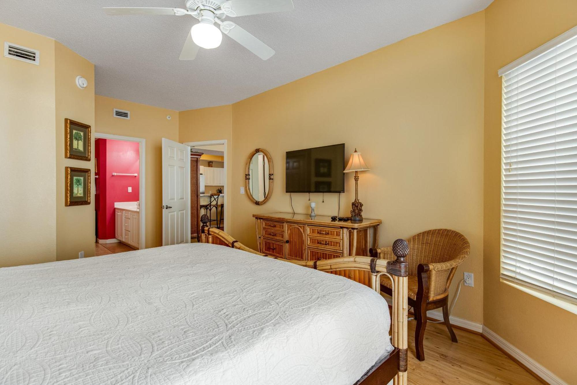 Summerwind West Navarre Room photo