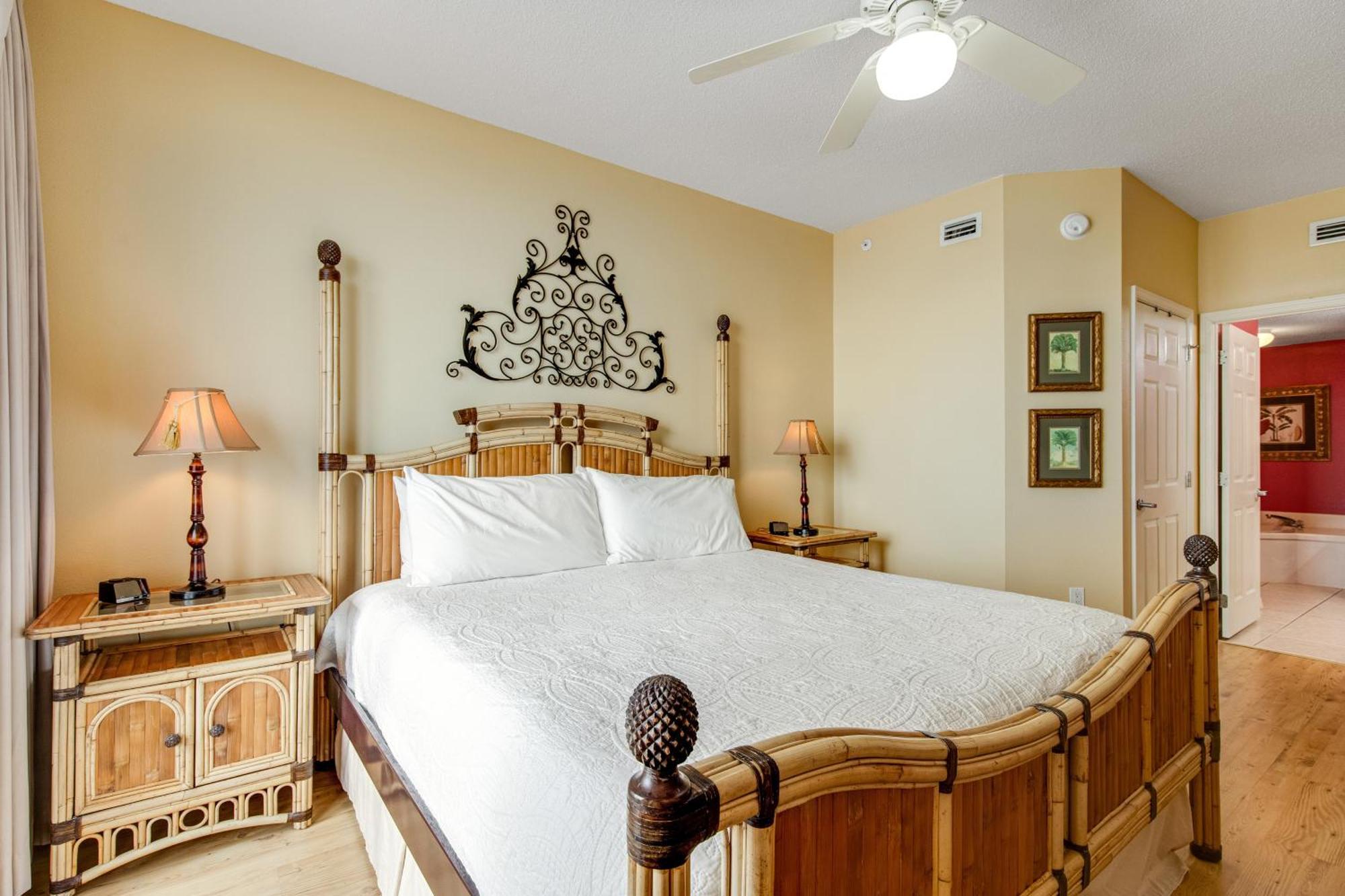 Summerwind West Navarre Room photo