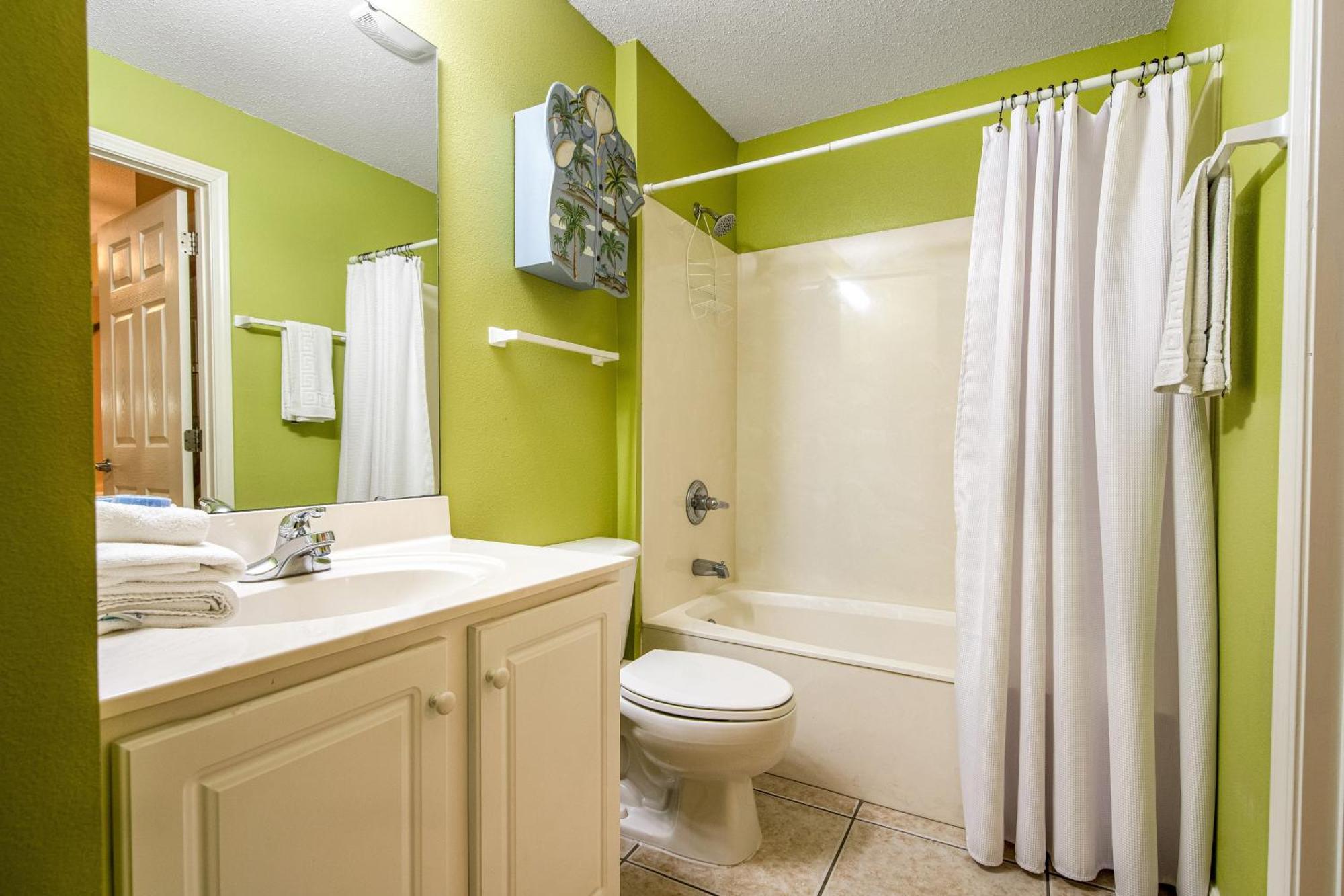 Summerwind West Navarre Room photo
