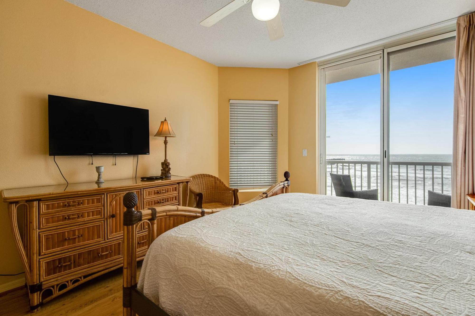 Summerwind West Navarre Room photo