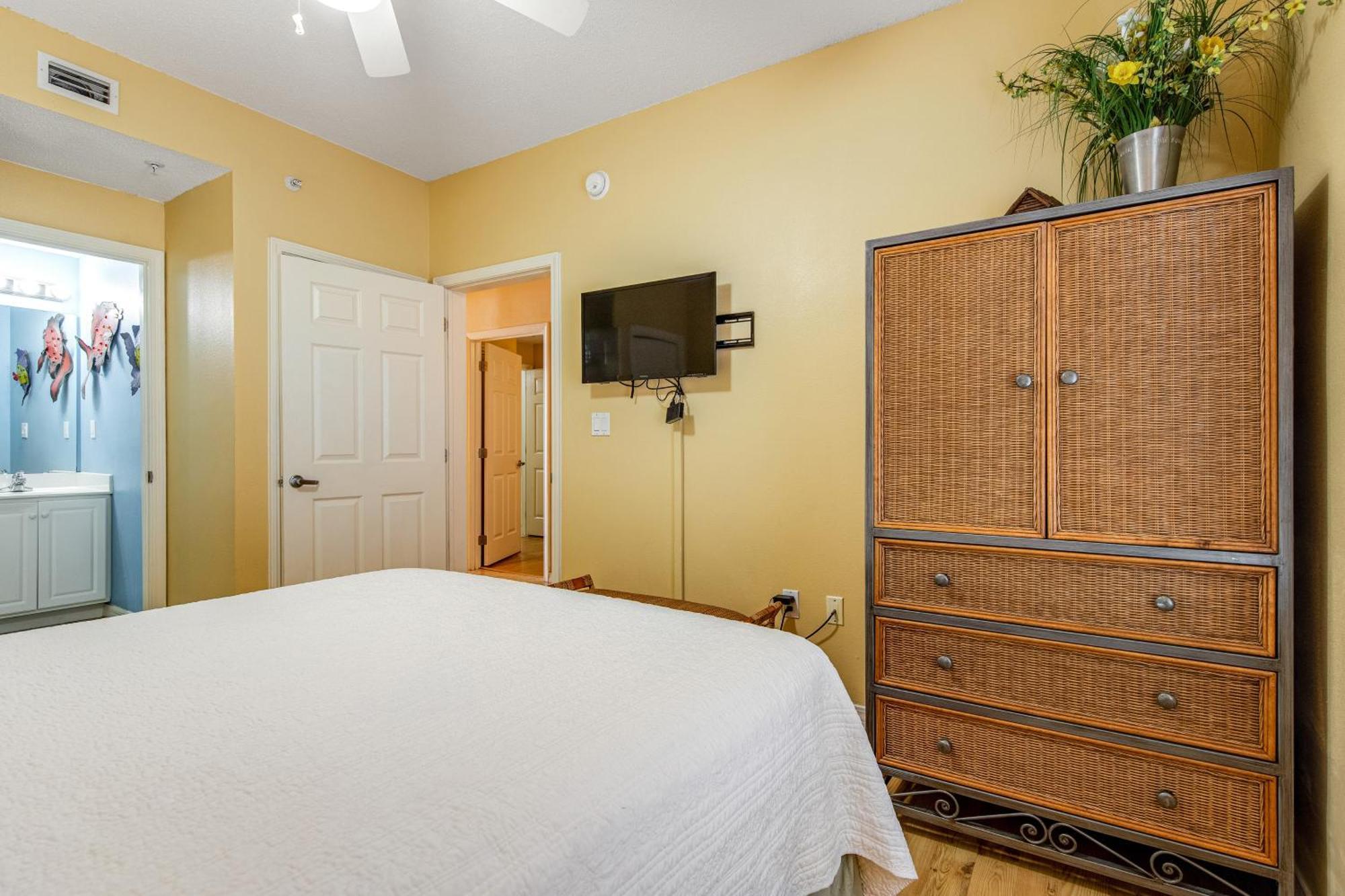 Summerwind West Navarre Room photo