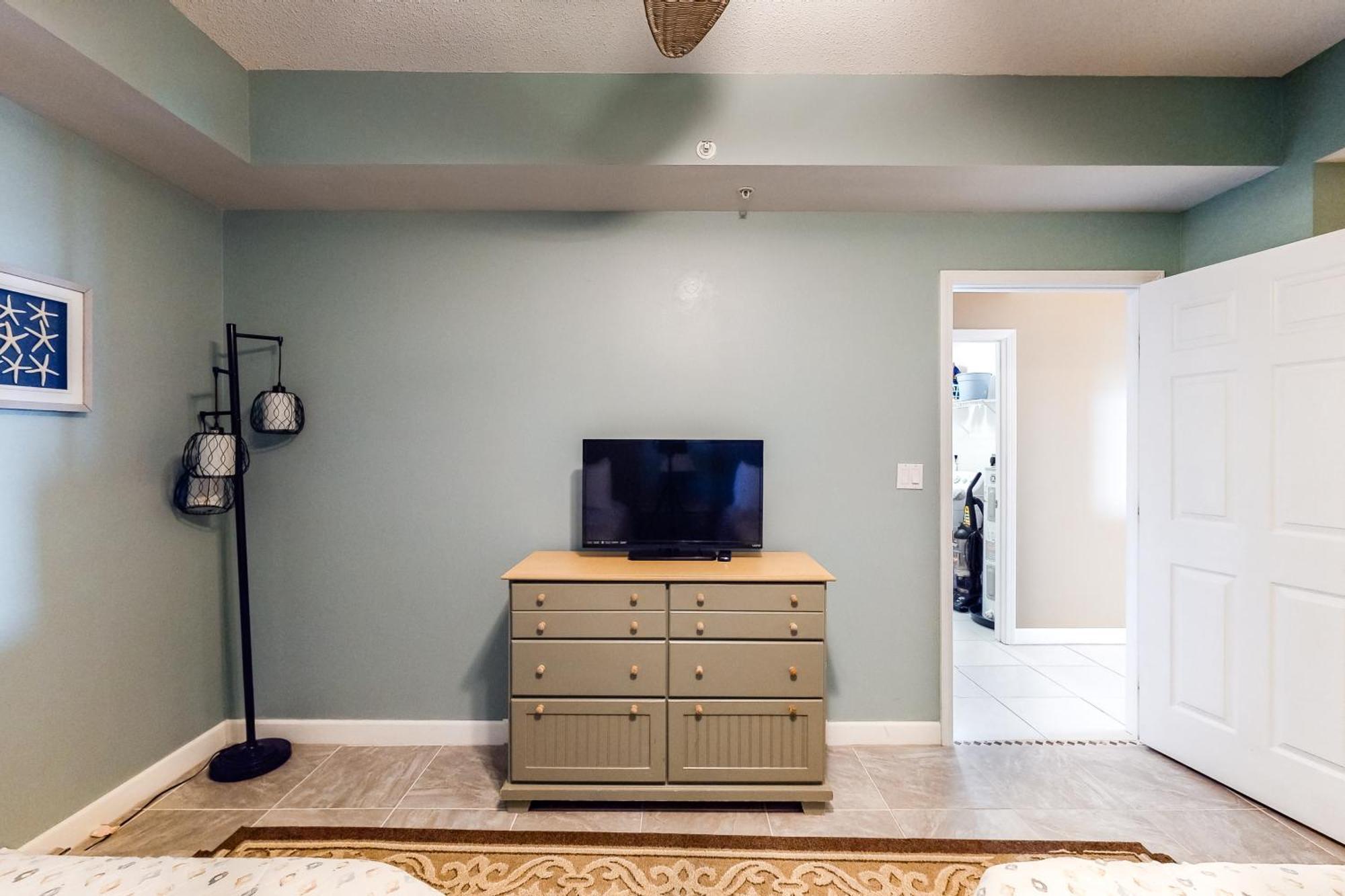 Summerwind West Navarre Room photo
